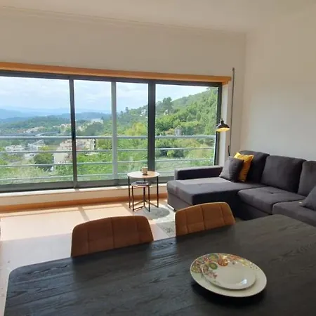 Coimbra's Black & Gold Appartement